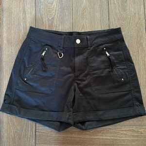 White House black market 4 1/2 inch short mid rise.